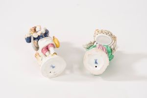 Coppia di figurette in porcellana policroma, manifattura di Meissen, secolo XX  - Asta Incanti d'Arte - Associazione Nazionale - Case d'Asta italiane