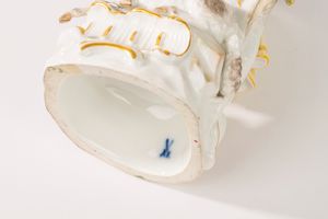 Dama con voliera aperta (Allegoria del matrimonio) in porcellana policroma, manifattura di Meissen, secolo XX  - Asta Incanti d'Arte - Associazione Nazionale - Case d'Asta italiane