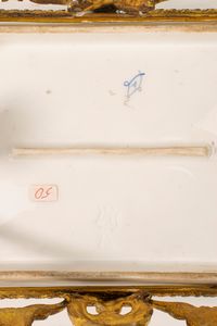 Alzata in porcellana policroma con montatura in bronzo dorato, manifattura di Sevres fine secolo XIX - inizi secolo XX  - Asta Incanti d'Arte - Associazione Nazionale - Case d'Asta italiane