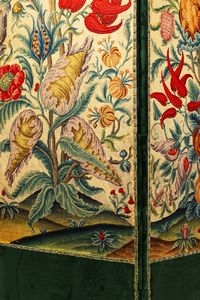 Paravento a tre ante rivestite in velluto verde e arazzo borchiato  - Asta Incanti d'Arte - Associazione Nazionale - Case d'Asta italiane