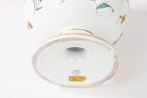 Rinfrescatoio in porcellana policroma, manifattura Richard Ginori, secolo XX  - Asta Incanti d'Arte - Associazione Nazionale - Case d'Asta italiane