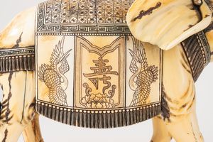 Lotto composto da una tigre in pietra dura ed un elefante in resina, secolo XX  - Asta Incanti d'Arte - Associazione Nazionale - Case d'Asta italiane