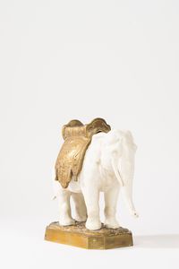 Lotto composto da tre oggetti in porcellana di manifatture differenti  - Asta Incanti d'Arte - Associazione Nazionale - Case d'Asta italiane