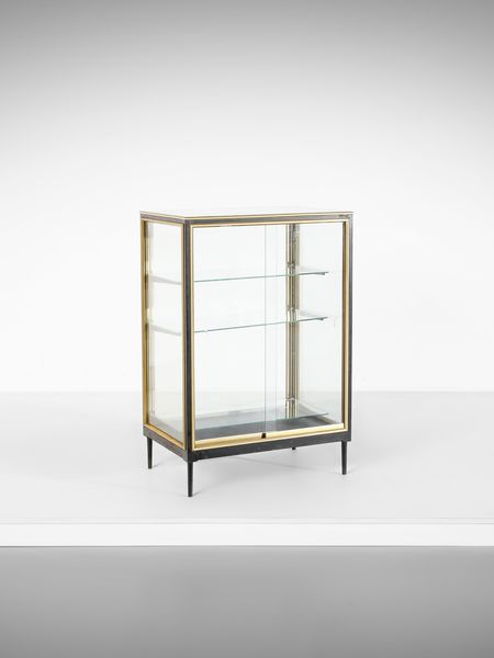 MANIFATTURA ITALIANA : Vetrina a tre ripiani con ante scorrevoli.  - Asta Asta 503 | DESIGN E ARTI DECORATIVE DEL NOVECENTO Virtuale - Associazione Nazionale - Case d'Asta italiane