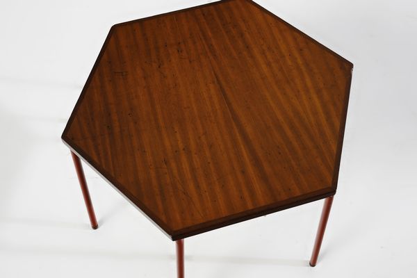 MANIFATTURA ITALIANA : Tavolino da salotto con piano esagonale.  - Asta Asta 503 | DESIGN E ARTI DECORATIVE DEL NOVECENTO Virtuale - Associazione Nazionale - Case d'Asta italiane