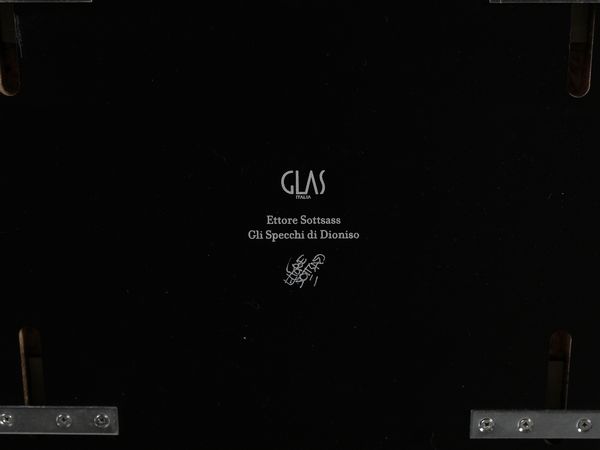 ETTORE SOTTSASS : Specchio della serie Gli specchi di Dioniso (modello 2) per Glas Italia.  - Asta Asta 503 | DESIGN E ARTI DECORATIVE DEL NOVECENTO Virtuale - Associazione Nazionale - Case d'Asta italiane