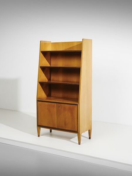 PAOLO BUFFA : Mobile da soggiorno con base a due ante a battente e parte superiore a vani a giorno, esecuzione Serafino Arrighi, Cant�.  - Asta Asta 503 | DESIGN E ARTI DECORATIVE DEL NOVECENTO Virtuale - Associazione Nazionale - Case d'Asta italiane