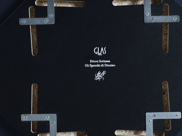 ETTORE SOTTSASS : Specchio della serie Gli specchi di Dioniso (modello 5) per Glas Italia.  - Asta Asta 503 | DESIGN E ARTI DECORATIVE DEL NOVECENTO Virtuale - Associazione Nazionale - Case d'Asta italiane