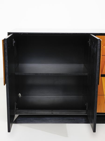 MANIFATTURA ITALIANA : Credenza ad ante e cassetti.  - Asta Asta 503 | DESIGN E ARTI DECORATIVE DEL NOVECENTO Virtuale - Associazione Nazionale - Case d'Asta italiane