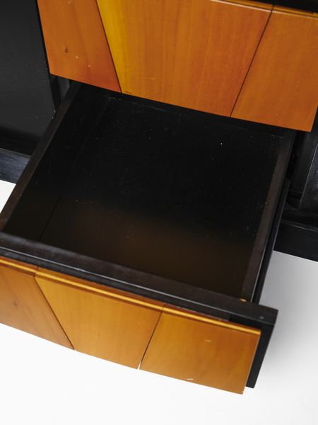 MANIFATTURA ITALIANA : Credenza ad ante e cassetti.  - Asta Asta 503 | DESIGN E ARTI DECORATIVE DEL NOVECENTO Virtuale - Associazione Nazionale - Case d'Asta italiane