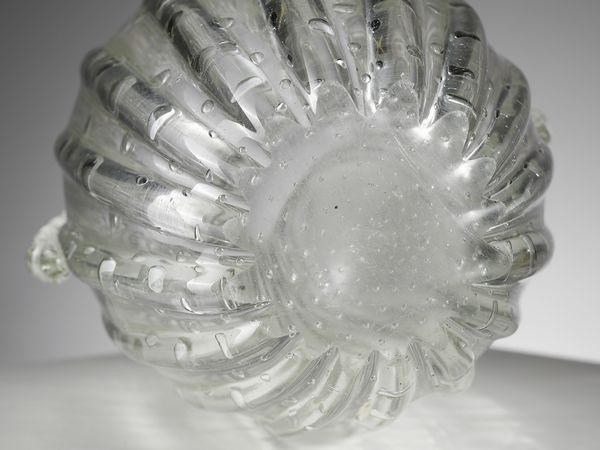 MANIFATTURA MURANESE : Vaso ovoidale costolato decorato da morise.  - Asta Asta 503 | DESIGN E ARTI DECORATIVE DEL NOVECENTO Virtuale - Associazione Nazionale - Case d'Asta italiane