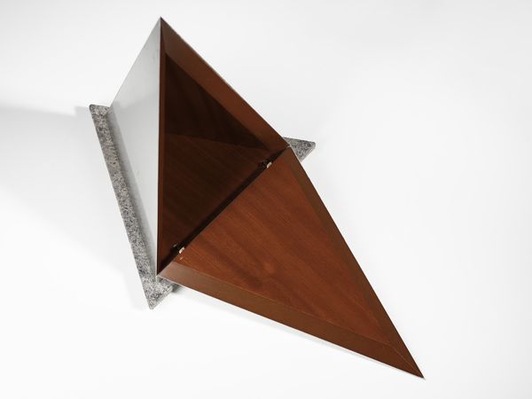 LELLA (1934-2016) & MASSIMO (1931-2014) VIGNELLI : Scatola di forma piramidale.  - Asta Asta 503 | DESIGN E ARTI DECORATIVE DEL NOVECENTO Virtuale - Associazione Nazionale - Case d'Asta italiane