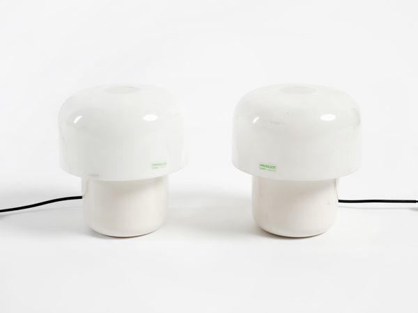 GUZZINI ILLUMINAZIONE : Coppia di lampade da tavolo.  - Asta Asta 503 | DESIGN E ARTI DECORATIVE DEL NOVECENTO Virtuale - Associazione Nazionale - Case d'Asta italiane