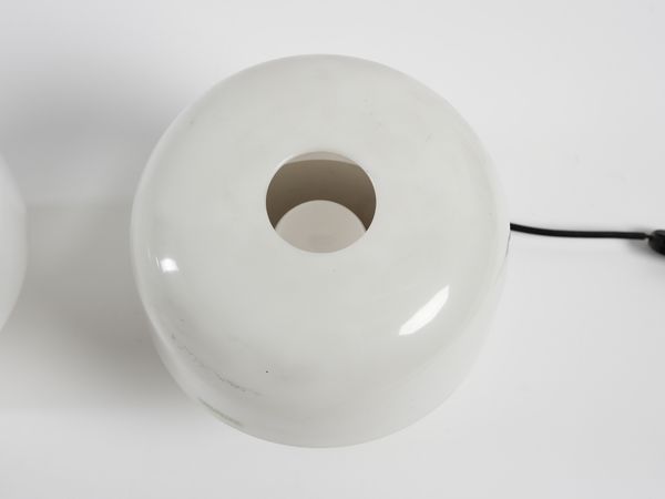 GUZZINI ILLUMINAZIONE : Coppia di lampade da tavolo.  - Asta Asta 503 | DESIGN E ARTI DECORATIVE DEL NOVECENTO Virtuale - Associazione Nazionale - Case d'Asta italiane