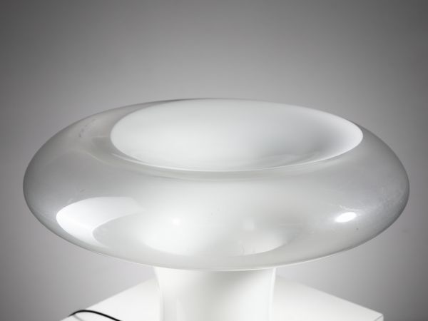 ANGELO MANGIAROTTI : Lampada da tavolo Lesbo per Artemide.  - Asta Asta 503 | DESIGN E ARTI DECORATIVE DEL NOVECENTO Virtuale - Associazione Nazionale - Case d'Asta italiane