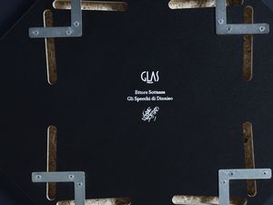ETTORE SOTTSASS : Specchio della serie Gli specchi di Dioniso (modello 5) per Glas Italia.  - Asta Asta 503 | DESIGN E ARTI DECORATIVE DEL NOVECENTO Virtuale - Associazione Nazionale - Case d'Asta italiane