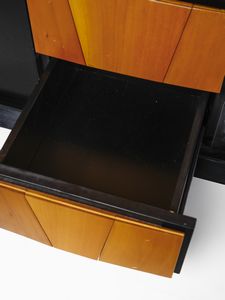 MANIFATTURA ITALIANA : Credenza ad ante e cassetti.  - Asta Asta 503 | DESIGN E ARTI DECORATIVE DEL NOVECENTO Virtuale - Associazione Nazionale - Case d'Asta italiane