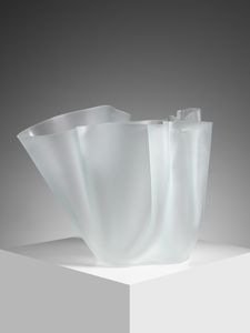 PIETRO CHIESA - attribuito. Vaso Cartoccio probabile produzione Fontana Arte, Milano.