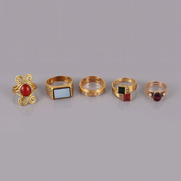 CINQUE ANELLI  - Asta GIOIELLI DEL CUORE - Associazione Nazionale - Case d'Asta italiane