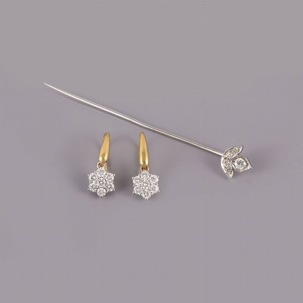 ORECCHINI E SPILLA DA CRAVATTA  - Asta GIOIELLI DEL CUORE - Associazione Nazionale - Case d'Asta italiane