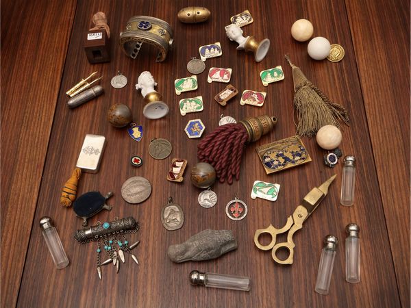 Miscellanea di ninnoli e curiosit  - Asta Due case fiorentine - Associazione Nazionale - Case d'Asta italiane