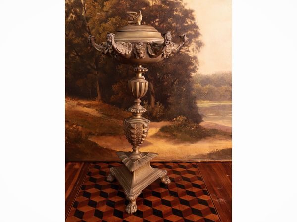 Lucerna in metallo patinato  - Asta Due case fiorentine - Associazione Nazionale - Case d'Asta italiane