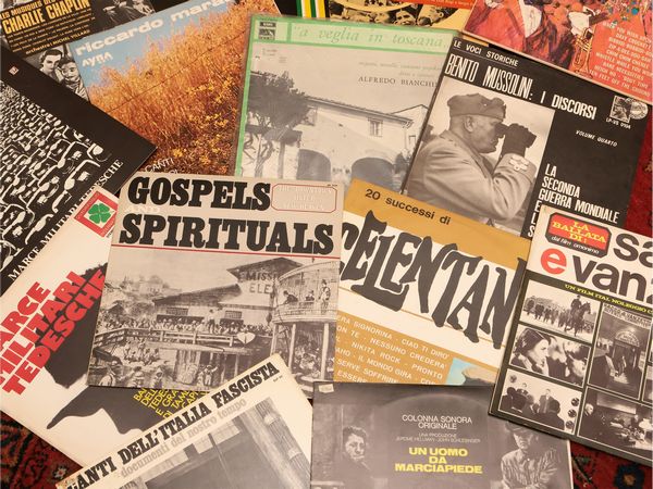 Assortimento di vinili  - Asta Due case fiorentine - Associazione Nazionale - Case d'Asta italiane