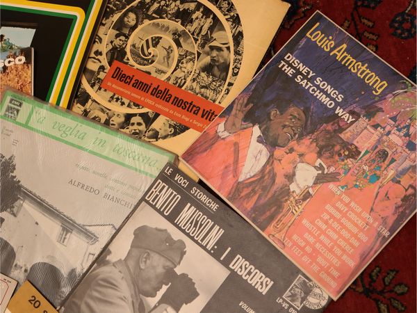 Assortimento di vinili  - Asta Due case fiorentine - Associazione Nazionale - Case d'Asta italiane