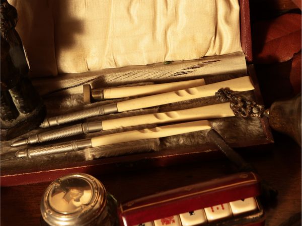 Curiosit da scrivania  - Asta Due case fiorentine - Associazione Nazionale - Case d'Asta italiane