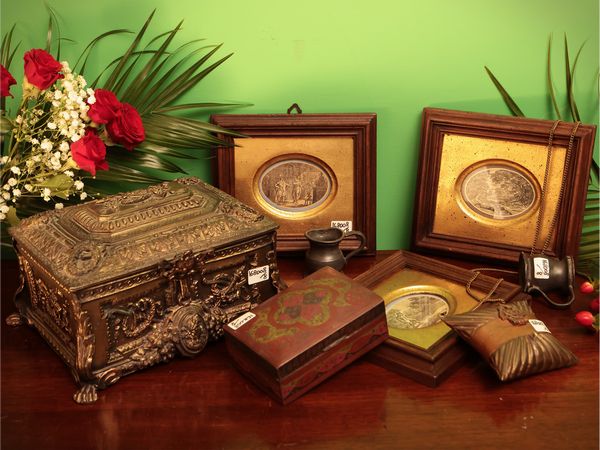 Lotto di curiosità da scrivania  - Asta Due case fiorentine - Associazione Nazionale - Case d'Asta italiane