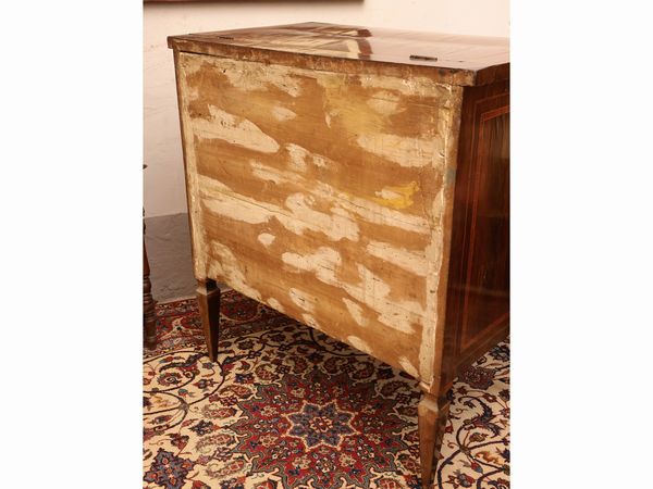 Piccolo mobile portalegna impiallacciato in piuma di mogano  - Asta Due case fiorentine - Associazione Nazionale - Case d'Asta italiane