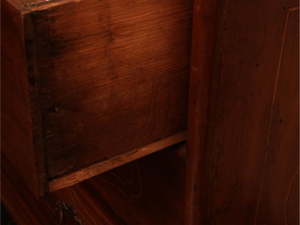 Cassettone a ribalta in noce  - Asta Due case fiorentine - Associazione Nazionale - Case d'Asta italiane