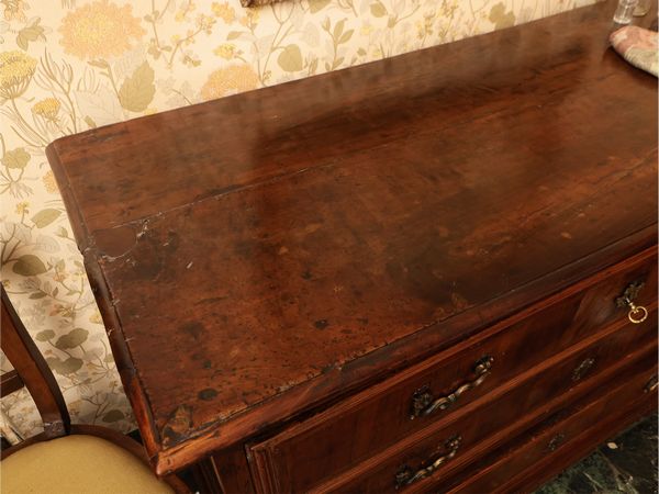 Cassettone in noce e piuma di noce  - Asta Due case fiorentine - Associazione Nazionale - Case d'Asta italiane