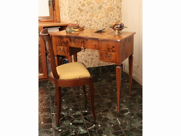 Toilette impiallacciata in radica di noce  - Asta Due case fiorentine - Associazione Nazionale - Case d'Asta italiane