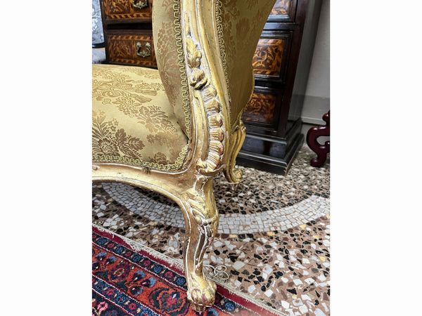 Divanetto a panca in legno intagliato e dorato  - Asta Due case fiorentine - Associazione Nazionale - Case d'Asta italiane