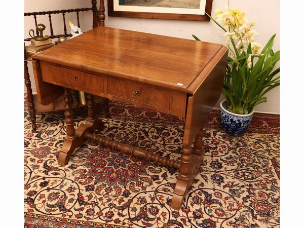 Tavoliono da lavoro a bandelle in noce  - Asta Due case fiorentine - Associazione Nazionale - Case d'Asta italiane