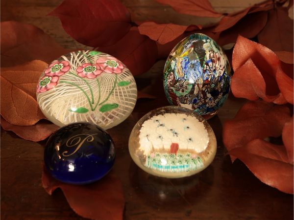 Quattro press papier in vetro di Murano  - Asta Due case fiorentine - Associazione Nazionale - Case d'Asta italiane