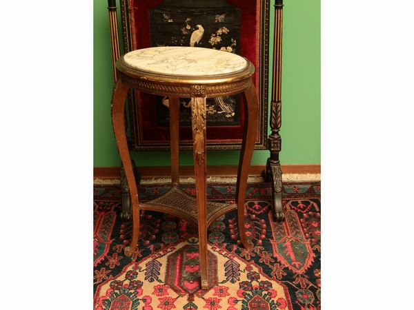 Tavolino da appoggio in legno intagliato e dorato  - Asta Due case fiorentine - Associazione Nazionale - Case d'Asta italiane