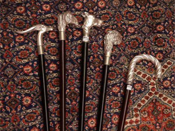 Cinque bastoni da passeggio con pomo in argento  - Asta Due case fiorentine - Associazione Nazionale - Case d'Asta italiane