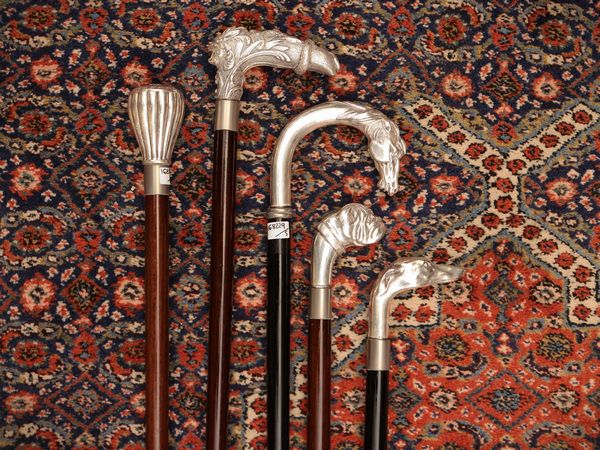 Cinque bastoni da passeggio con pomo in argento  - Asta Due case fiorentine - Associazione Nazionale - Case d'Asta italiane