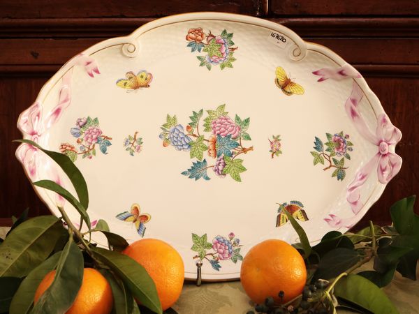 Vassoio in porcellana, decoro Queen Victoria, Herend  - Asta Due case fiorentine - Associazione Nazionale - Case d'Asta italiane