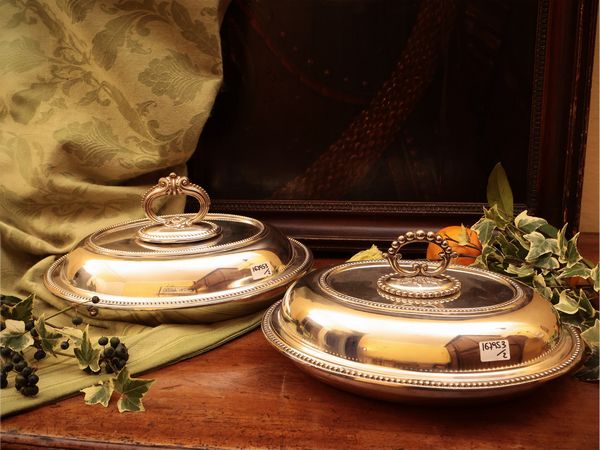 Due legumiere in metallo argentato  - Asta Due case fiorentine - Associazione Nazionale - Case d'Asta italiane