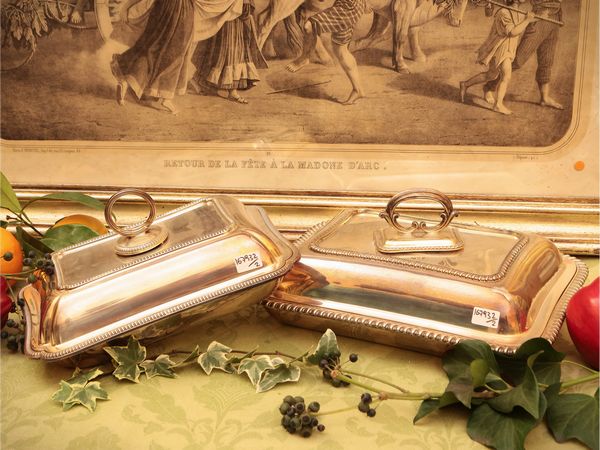 Due legumiere in metallo argentato  - Asta Due case fiorentine - Associazione Nazionale - Case d'Asta italiane