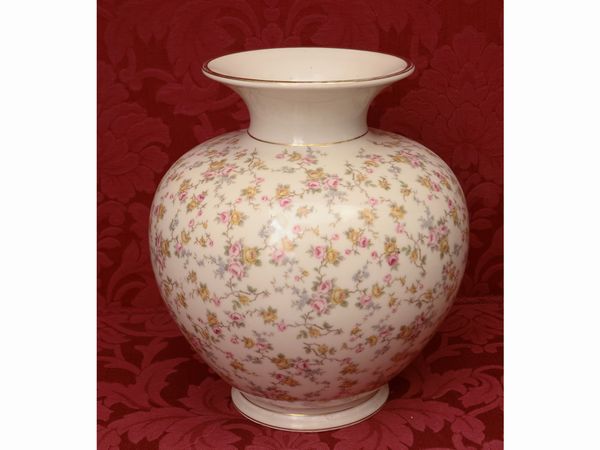 Vaso in porcellana color avorio  - Asta Due case fiorentine - Associazione Nazionale - Case d'Asta italiane