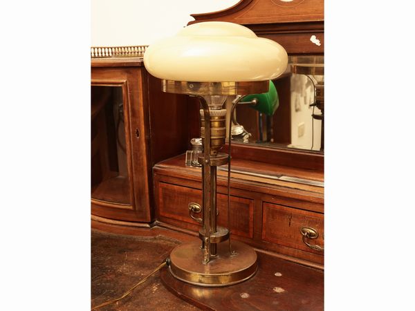 Lume da tavolo in metallo di gusto Art Dec  - Asta Due case fiorentine - Associazione Nazionale - Case d'Asta italiane