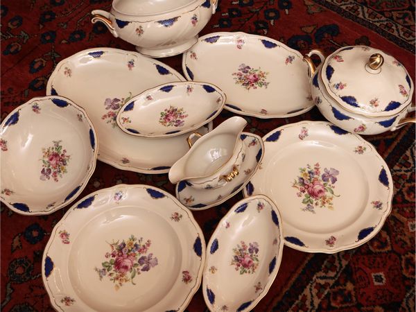 Servizio di piatti in porcellana tedesca  - Asta Due case fiorentine - Associazione Nazionale - Case d'Asta italiane