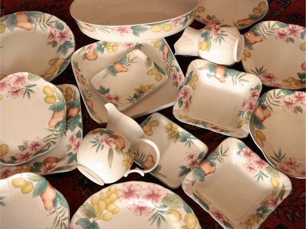 Servizio di piatti in porcellana, Mikasa Country Classic  - Asta Due case fiorentine - Associazione Nazionale - Case d'Asta italiane