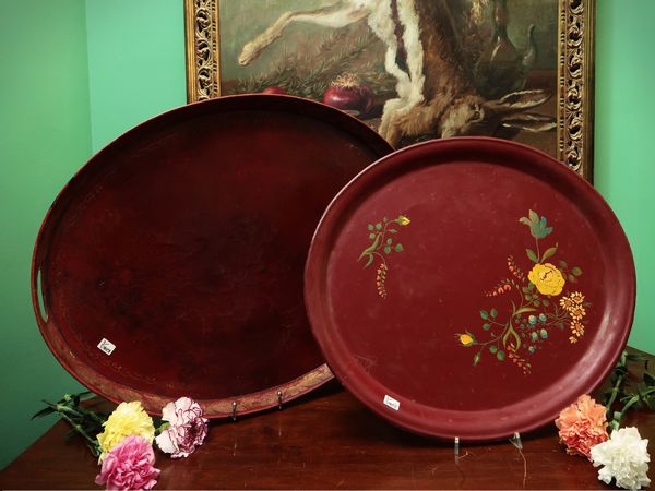 Due vassoi in tole laccata rosso  - Asta Due case fiorentine - Associazione Nazionale - Case d'Asta italiane