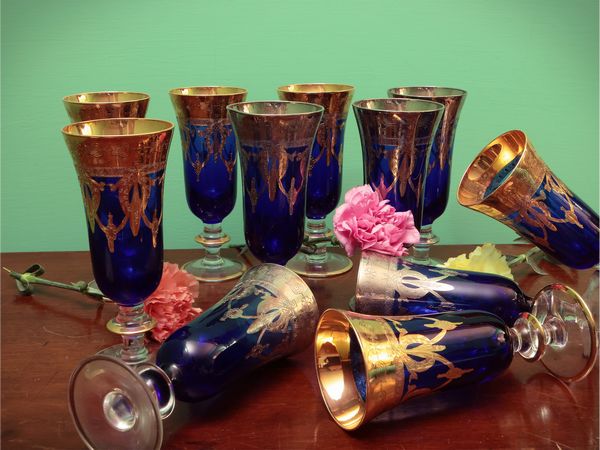 Serie di dodici flute in vetro blu  - Asta Due case fiorentine - Associazione Nazionale - Case d'Asta italiane