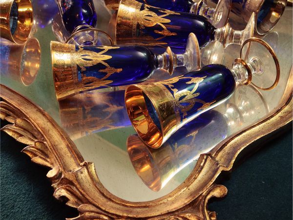 Serie di dodici flute in vetro blu  - Asta Due case fiorentine - Associazione Nazionale - Case d'Asta italiane